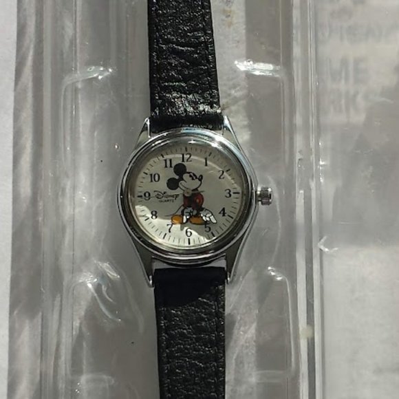 Disney Mickey Mouse watch Vintage Mickey Mouse Watch - Picture 2 of 10